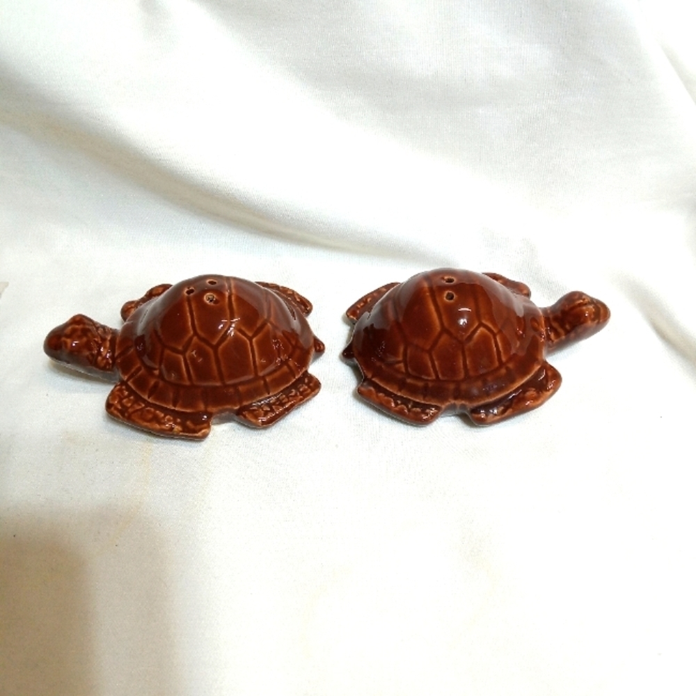 𝅺tortoise Turtle Salt & Pepper Shakers Set BW Boston Warehouse (new).